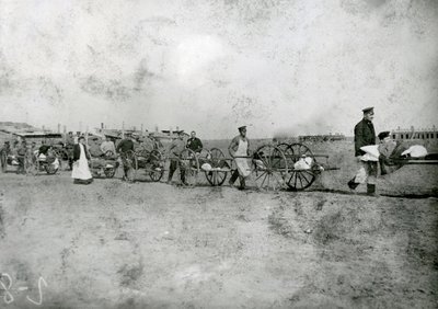 Trasporto dei feriti, guerra russo-giapponese, 1904 da Russian Photographer